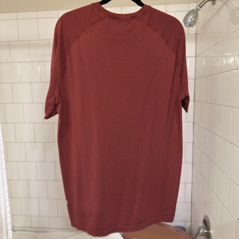 lululemon athletica Red Metal Vent Tech Shirt, size L - Picture 2 of 2